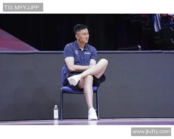 深圳篮球队在邀请赛中以52分稳居积分榜首位,展现强劲实力 深圳篮球队在邀请赛中以52分稳居积分榜首位,展现强劲实力