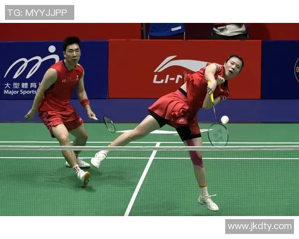 赛后分析：深圳羽毛球队与重庆羽毛球队的默契配合与战术探讨