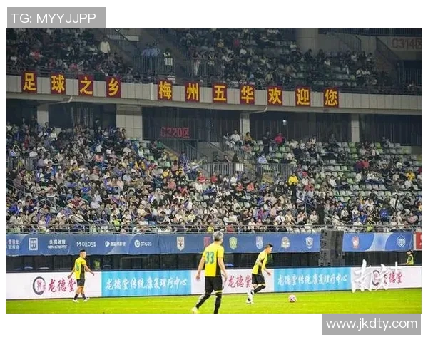 足球明星中国行精彩瞬间回顾与球迷互动热潮分析