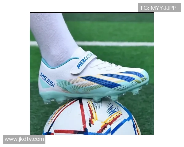 足球明星推荐的tf足球鞋选择指南助你提升球技与表现